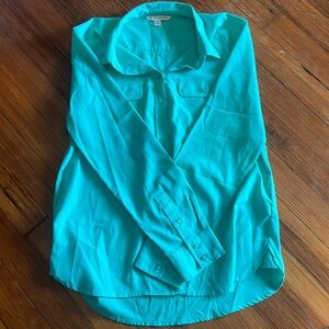 Aqua button up